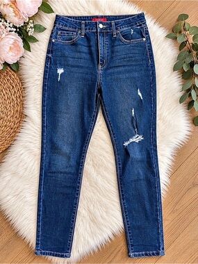 GUESS Distressed Jeans – Excellent Condition 👖✨